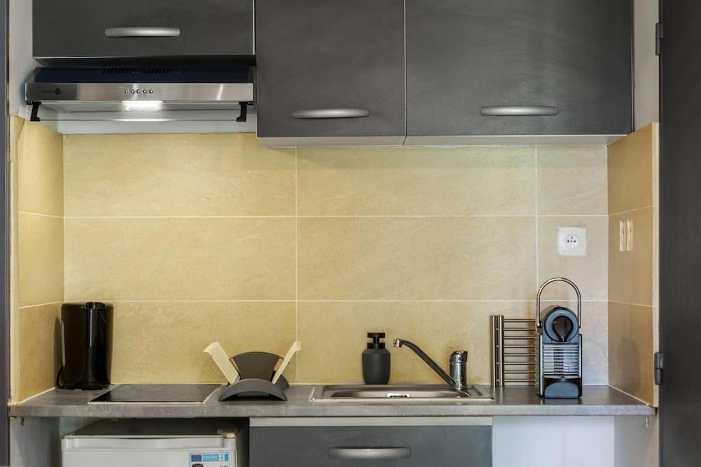Le Saint-Gilles - Studio A St-Gilles-Les-Bains - Situe Dans Residence Privee Avec Piscine Eksteriør billede